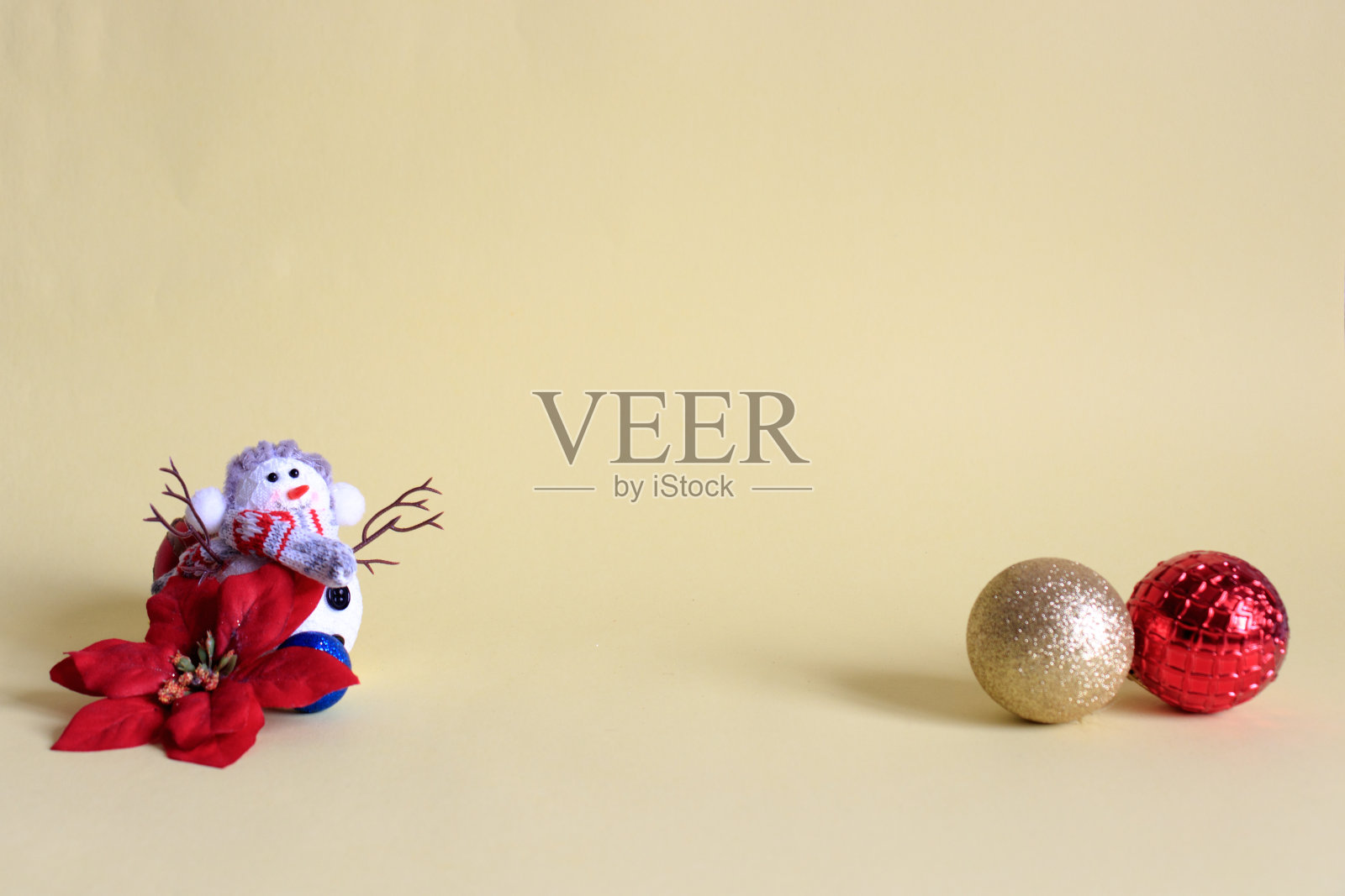 圣诞装饰和雪人装饰，冬天的新年组成照片摄影图片