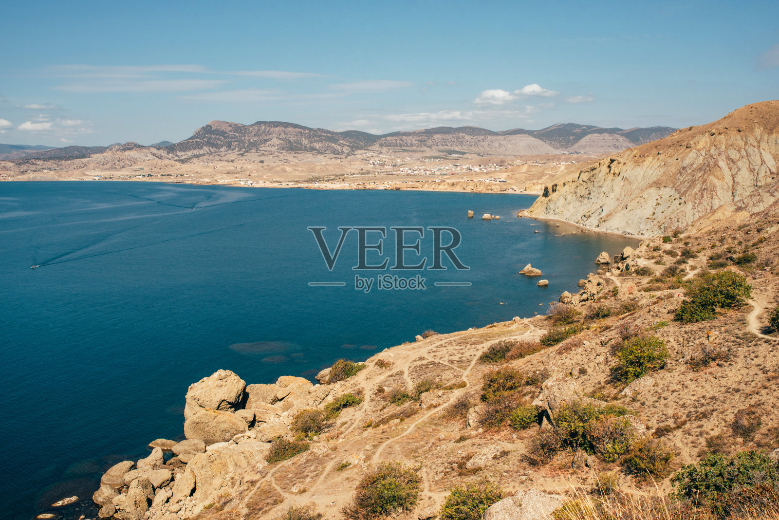 阳光明媚的卡塞尔湾秋天的景色。照片摄影图片