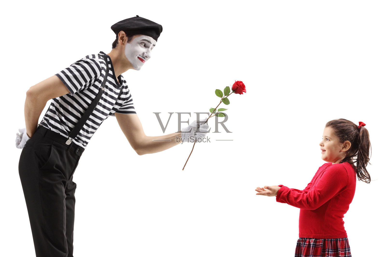 模仿把红玫瑰送给小女孩照片摄影图片