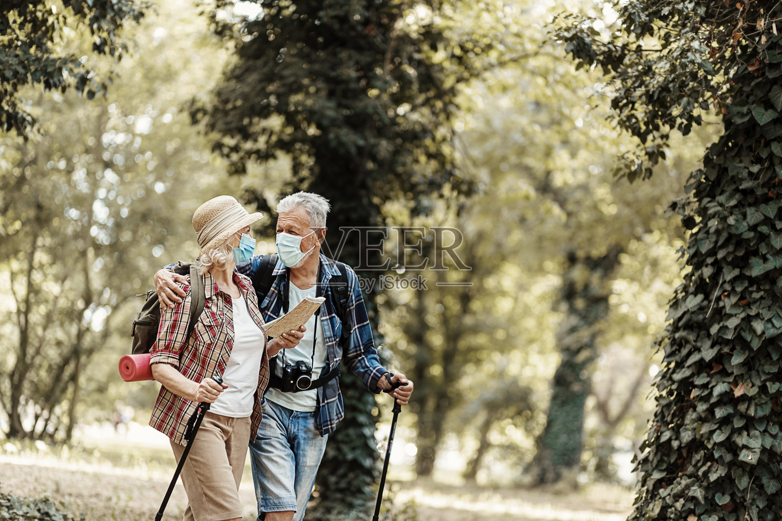 我们喜欢徒步旅行照片摄影图片