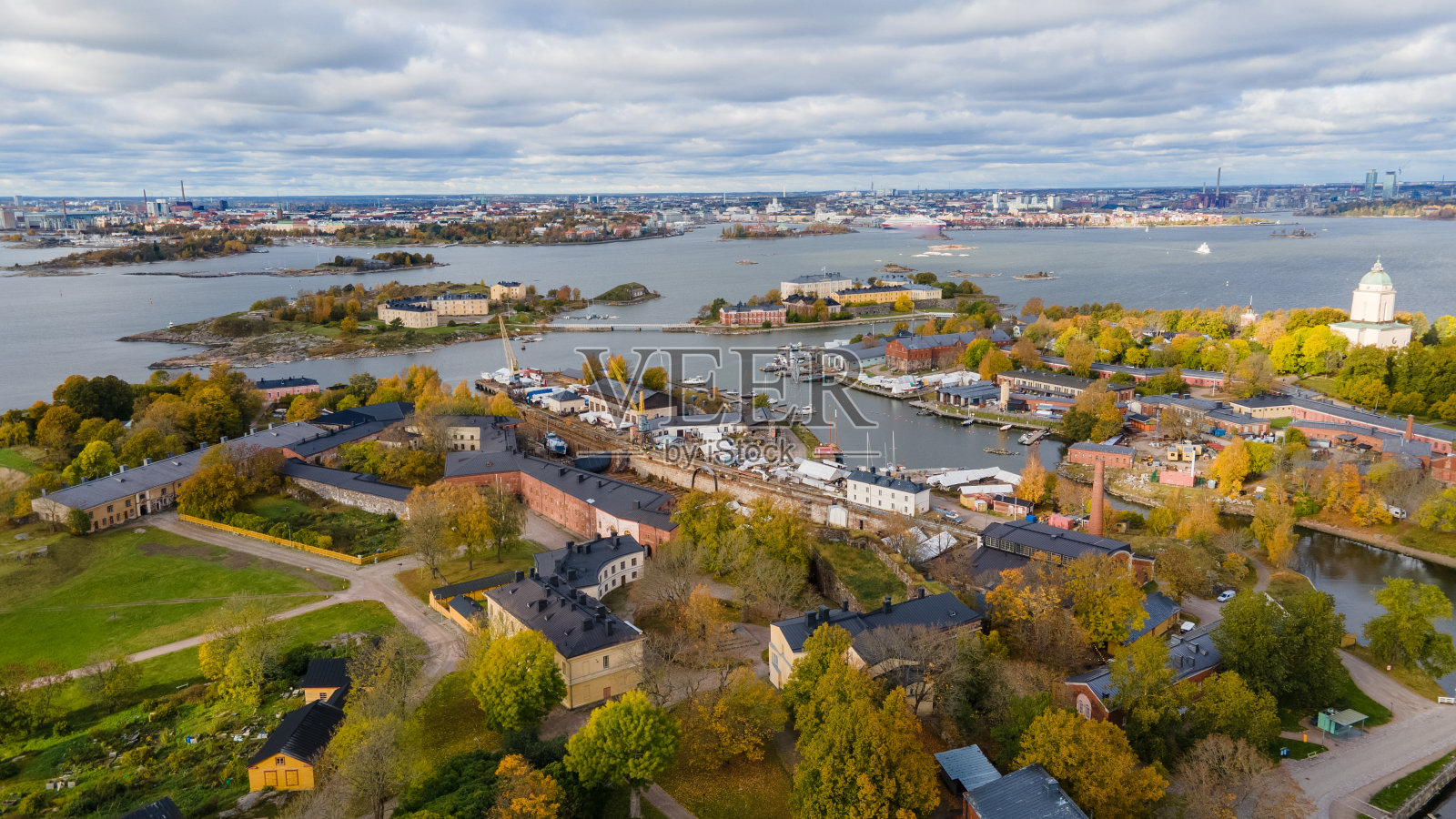 芬兰赫尔辛基的索欧门里纳城堡鸟瞰图照片摄影图片