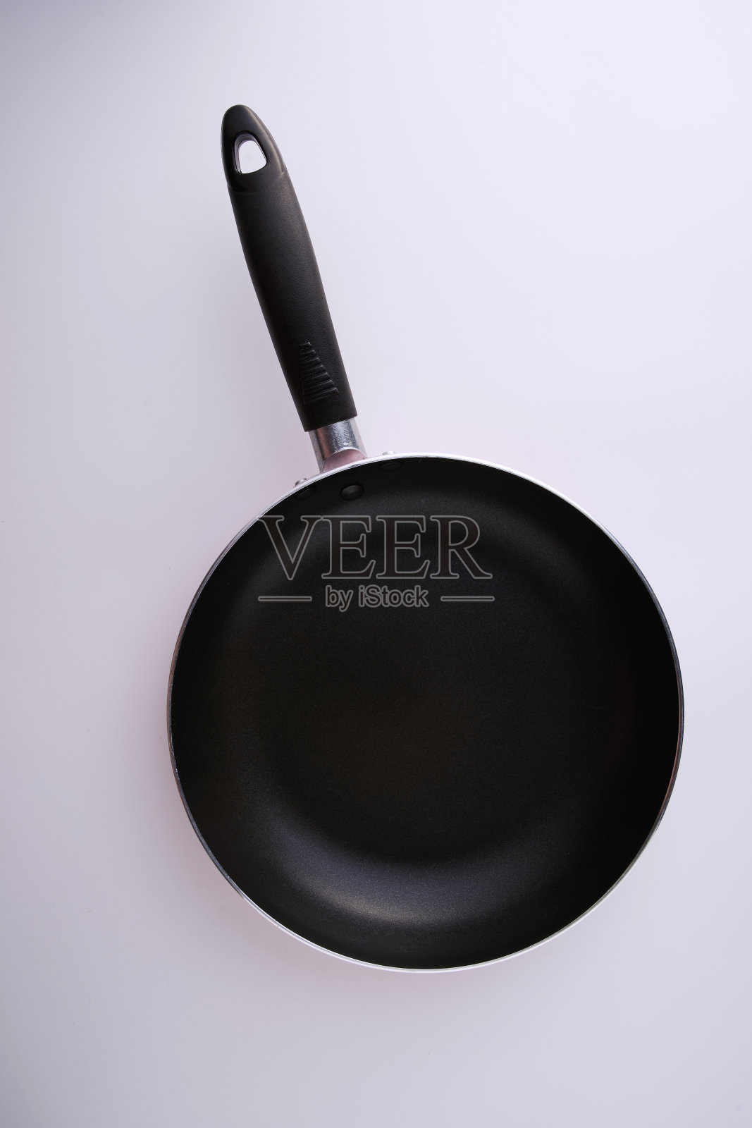 空的不粘锅孤立的白色背景特写，俯视图照片摄影图片