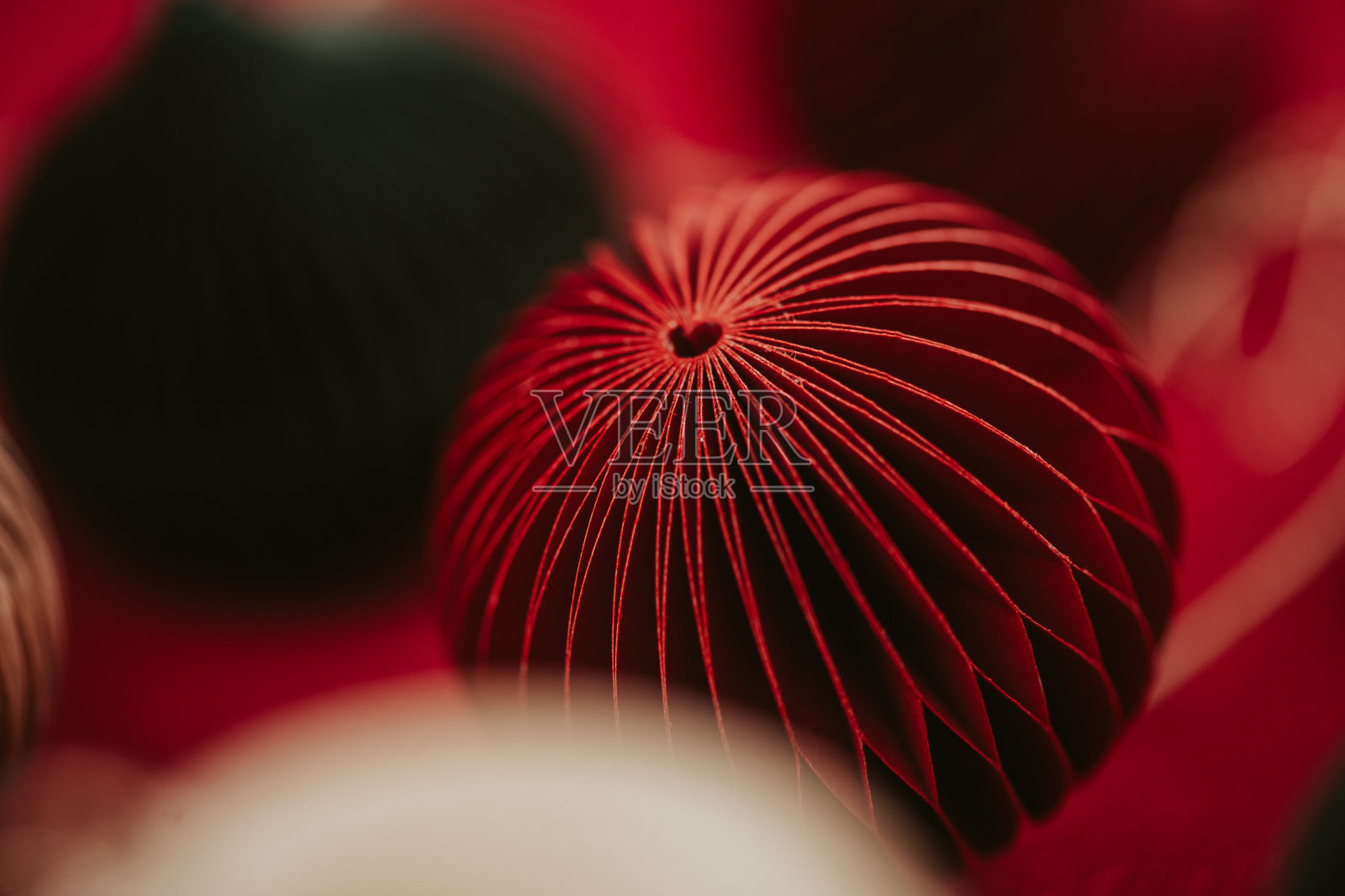 简约的纸质圣诞树装饰品照片摄影图片