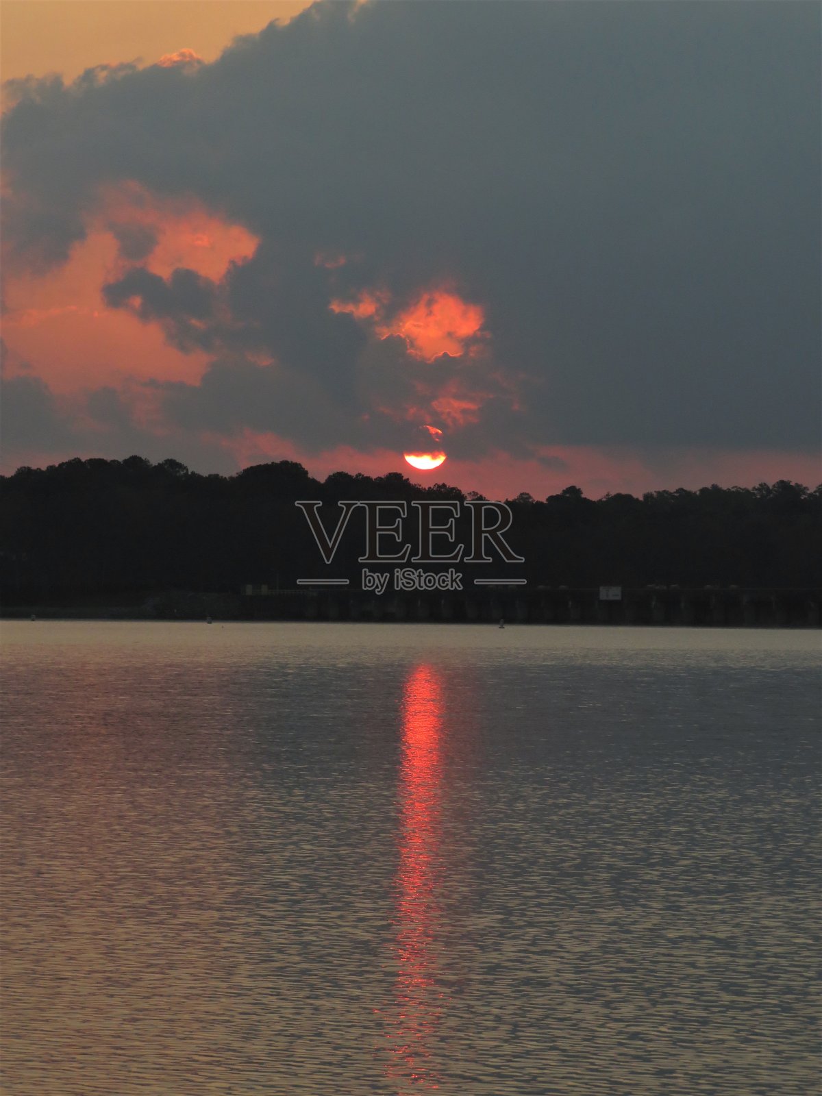 撒旦块日出照片摄影图片