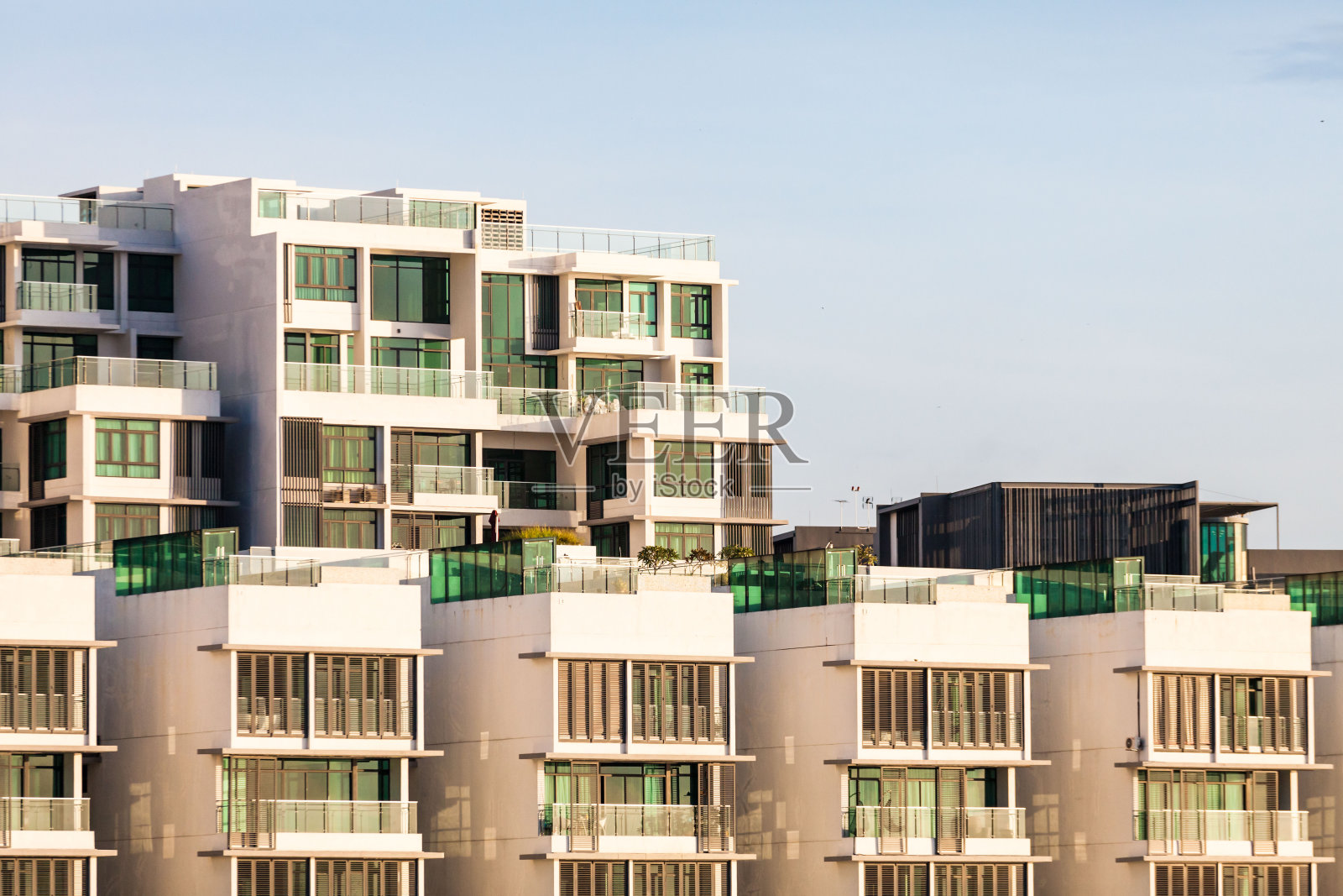 别墅临海景，彰显奢华丰富的生活方式照片摄影图片