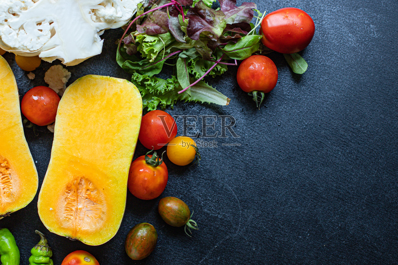 蔬菜种类不同和南瓜组配料新鲜成熟的蔬菜在桌子上美味的服务大小俯视图拷贝空间的文字食物背景乡村生酮或旧时代饮食照片摄影图片