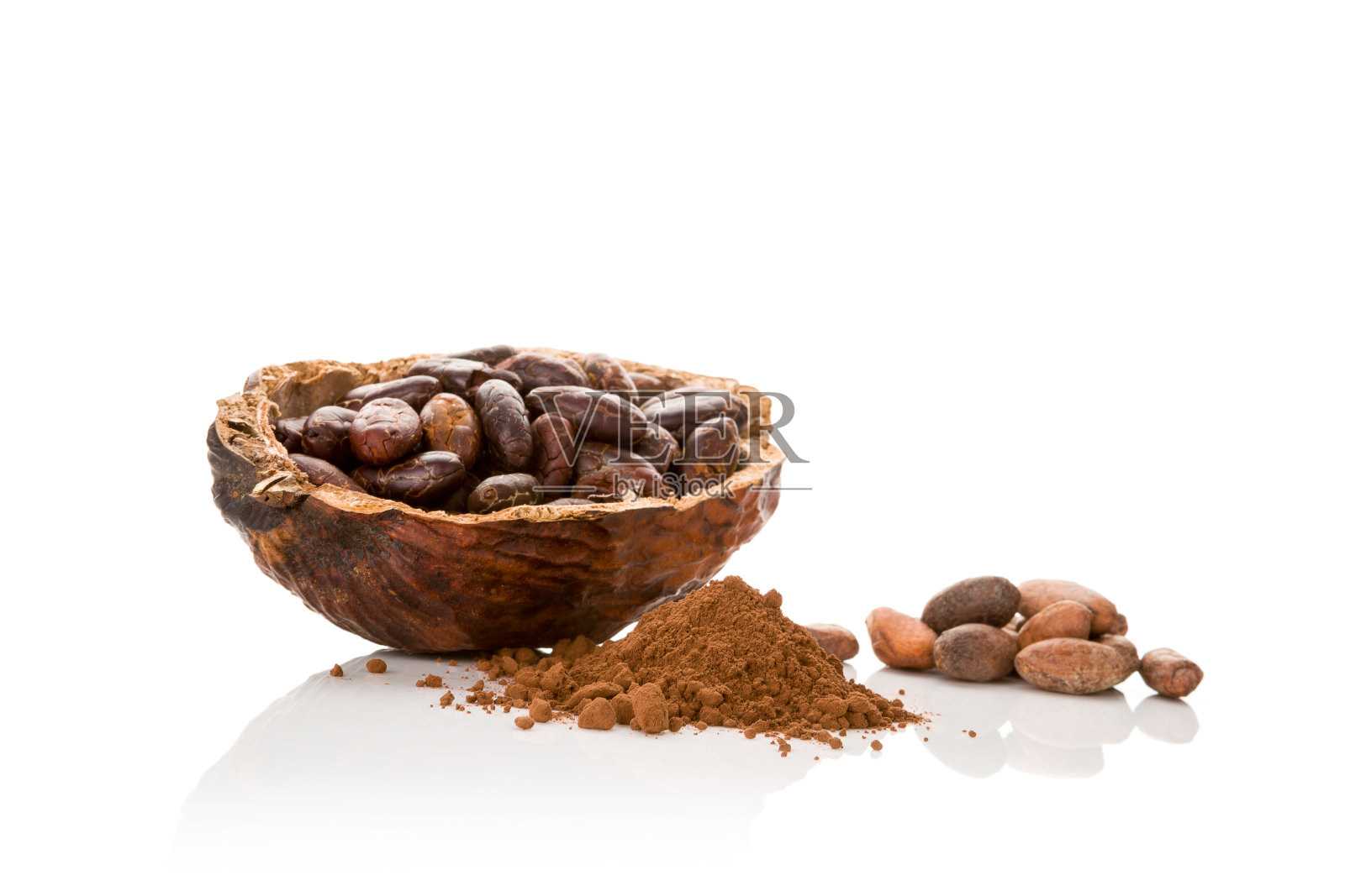 可可豆和可可粉分离。照片摄影图片