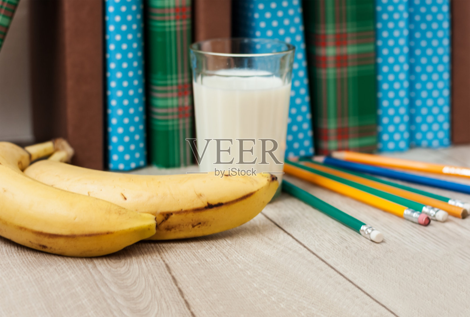 彩色封面的课本照片摄影图片