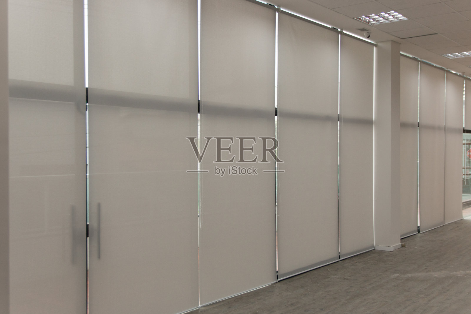 窗帘和卷帘的图片，我自己的，并在一个办公室，以装饰您的环境照片摄影图片