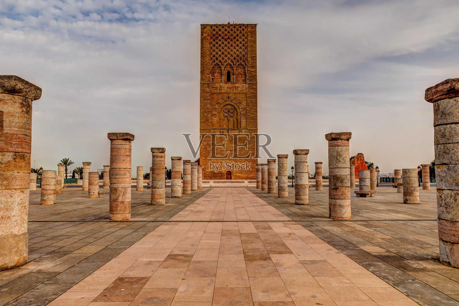 拉巴特的哈桑塔和清真寺照片摄影图片