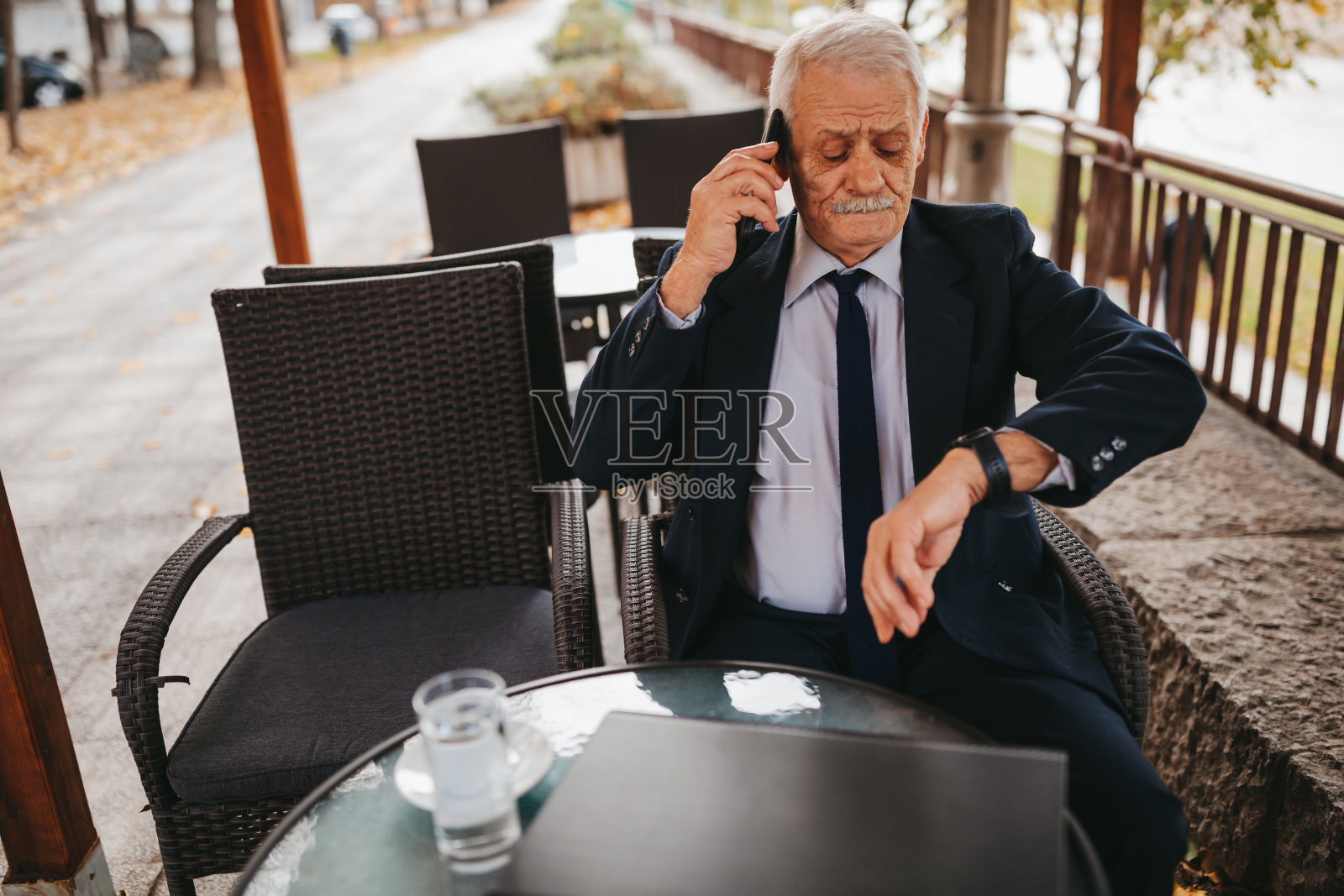 在咖啡馆照片摄影图片