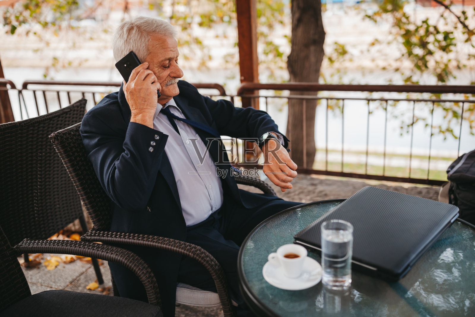 在咖啡馆照片摄影图片