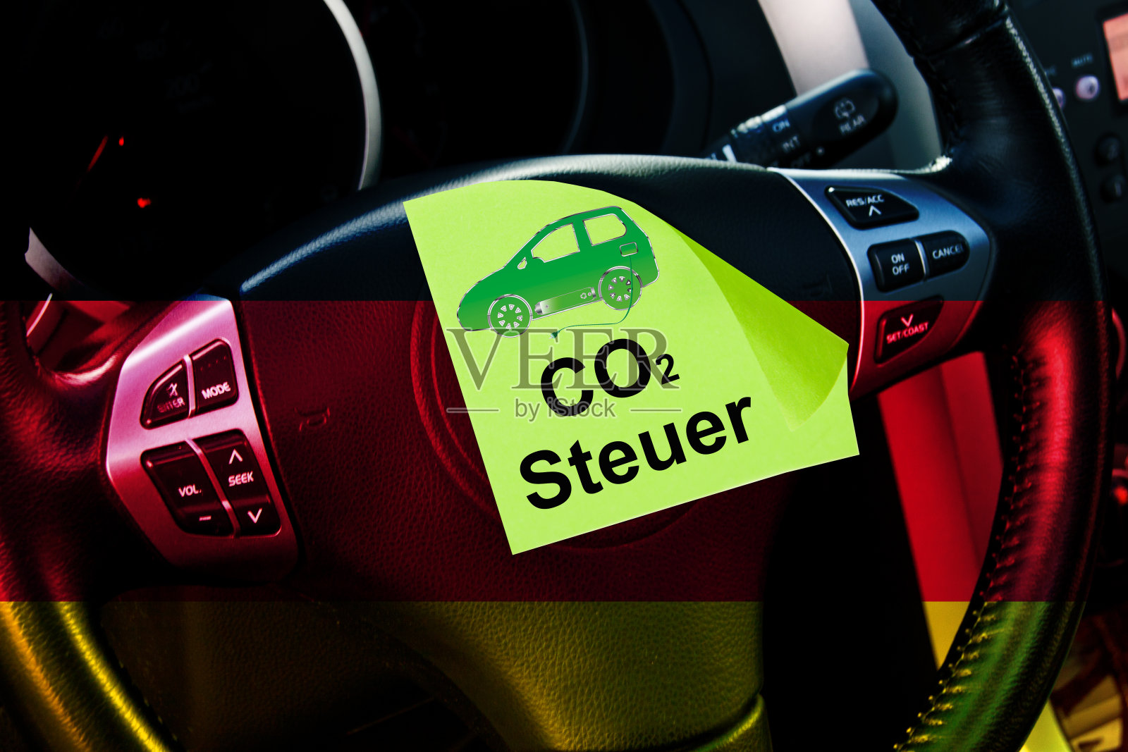 汽车仪表盘黑，红，金与Post It CO2税照片摄影图片