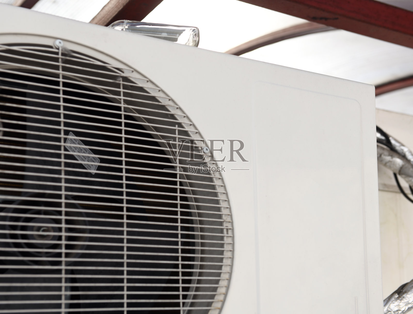 建筑墙壁上的空调系统。照片摄影图片