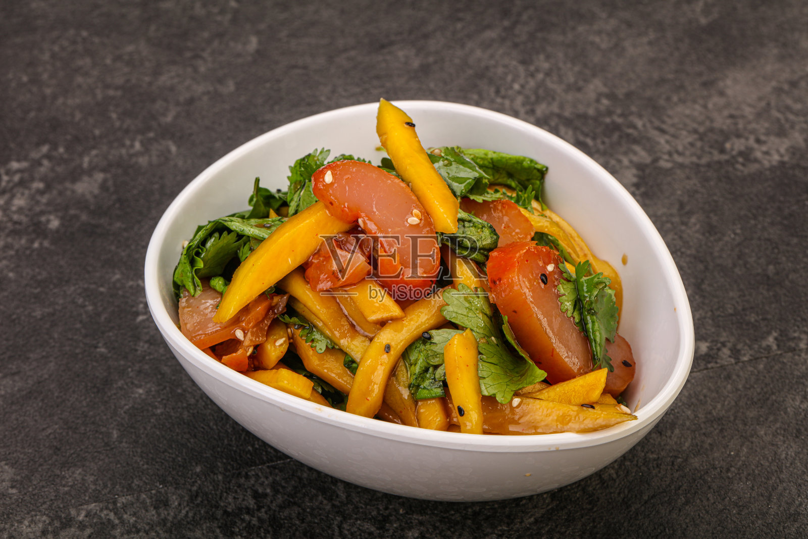 芒果和鸡肉沙拉照片摄影图片