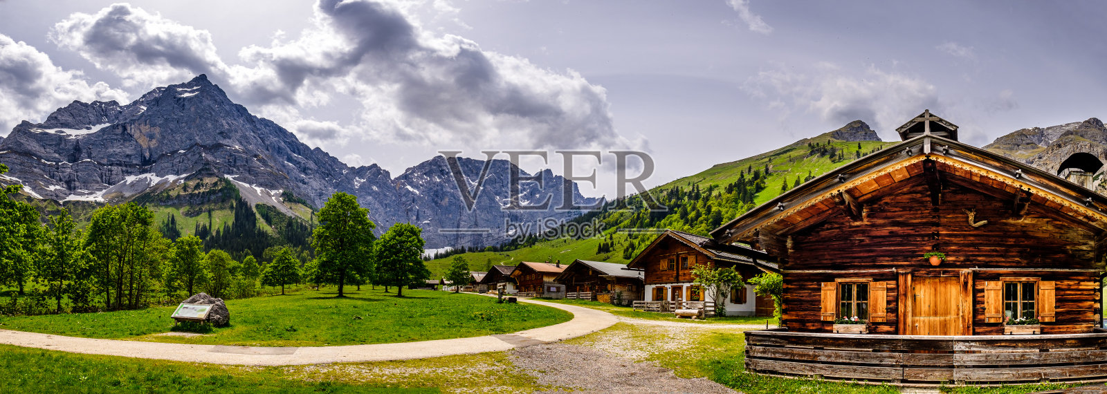 奥地利英格阿尔姆的古老农舍照片摄影图片