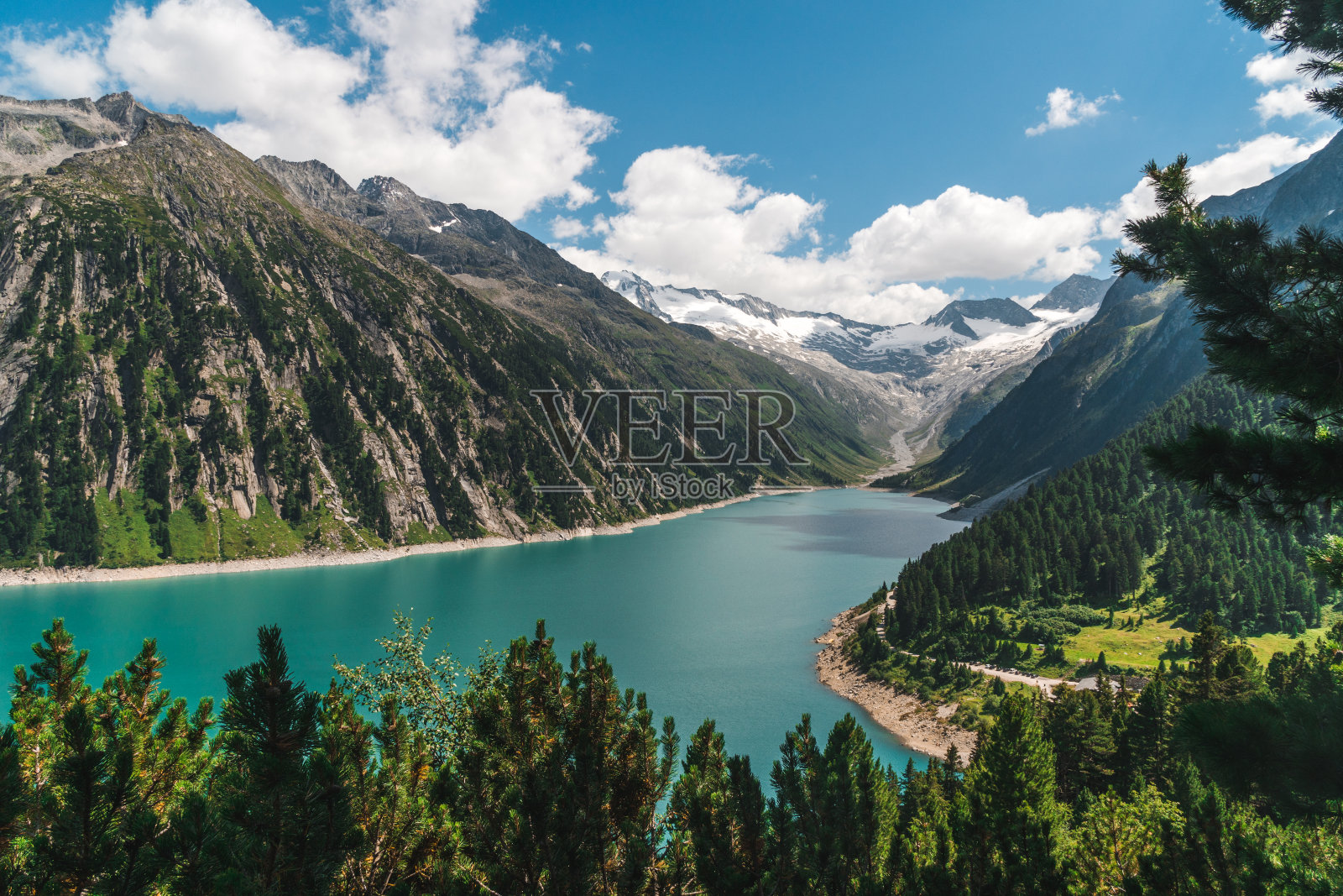 美丽的Schlegeis湖在奥地利阿尔卑斯山在夏季，欧洲旅游度假目的地照片摄影图片