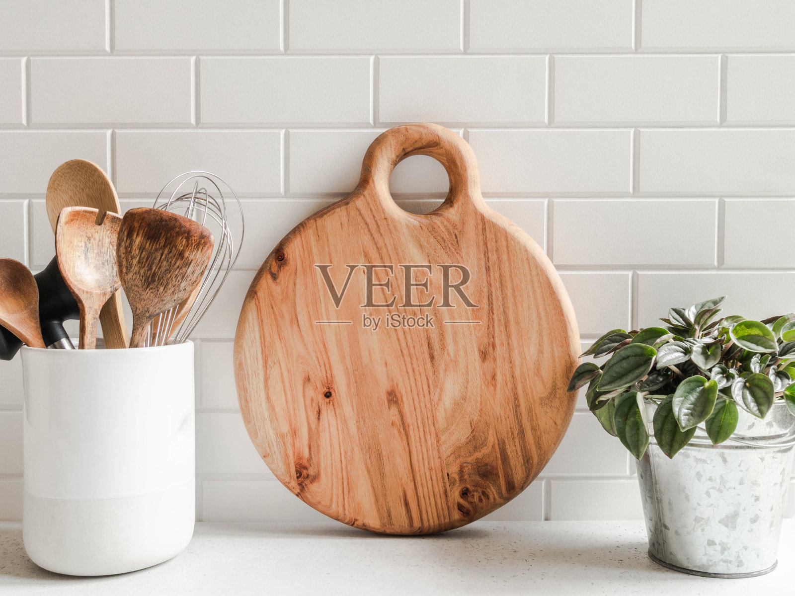 白色的厨房背景和厨房用具照片摄影图片