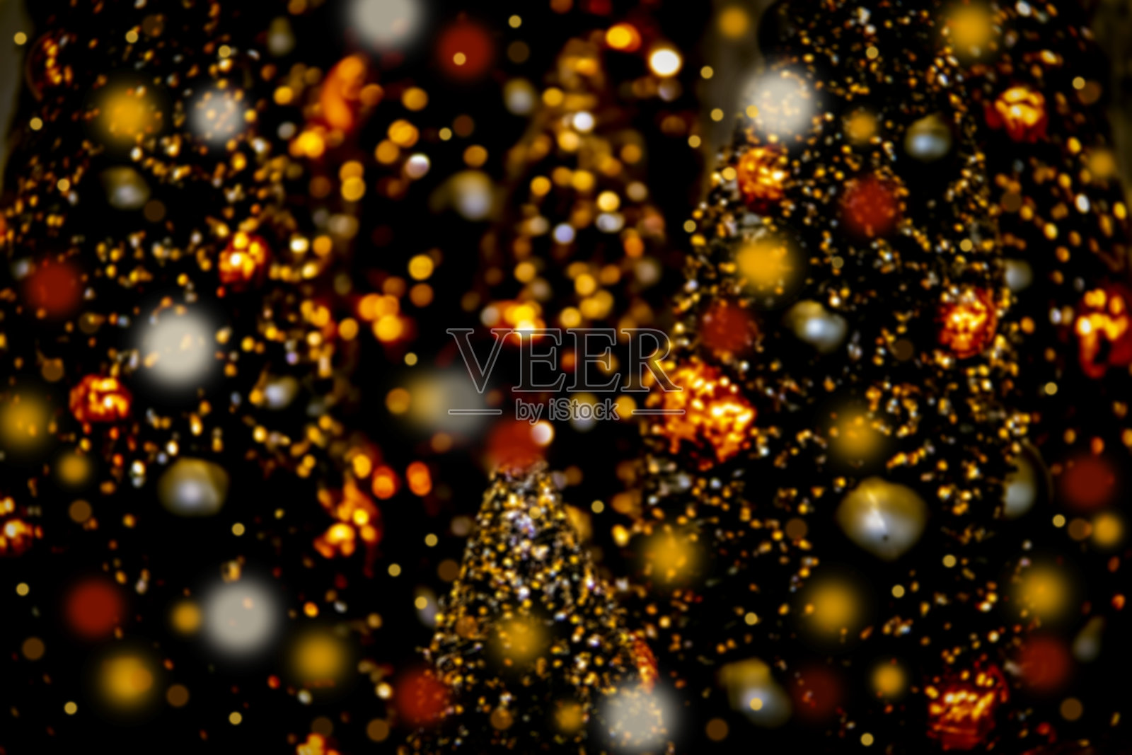 模糊的散景万圣节树背景-黑色与橙色和金色照片摄影图片