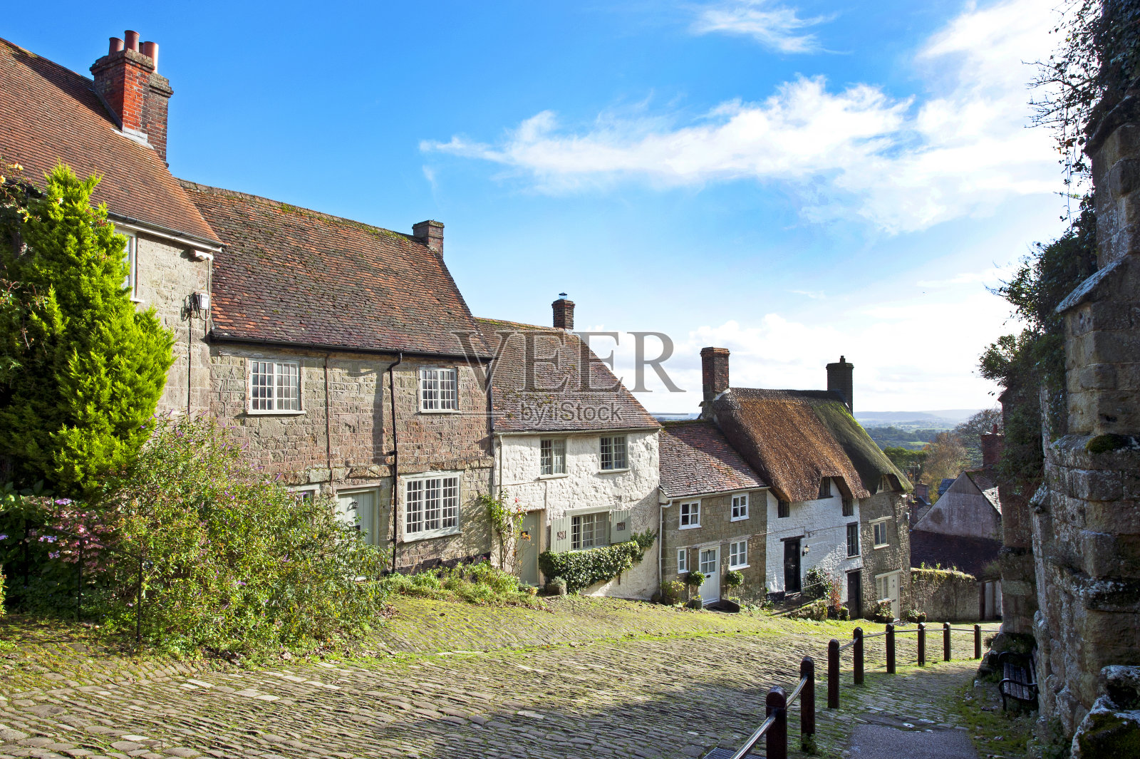 阳光明媚的金山，秋天的英格兰照片摄影图片