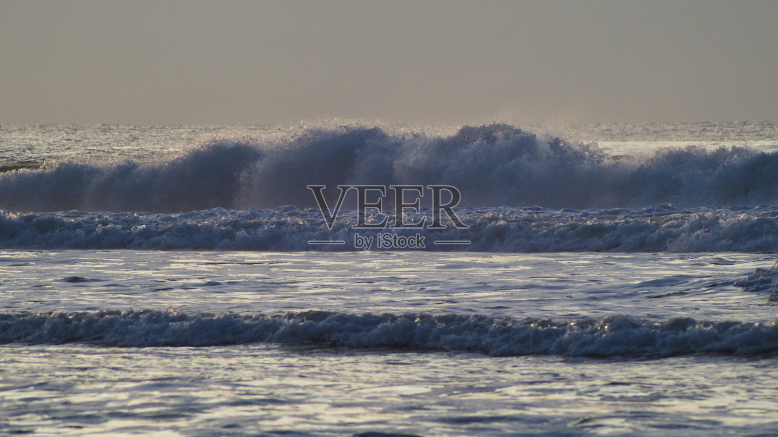 大西洋上的波浪照片摄影图片