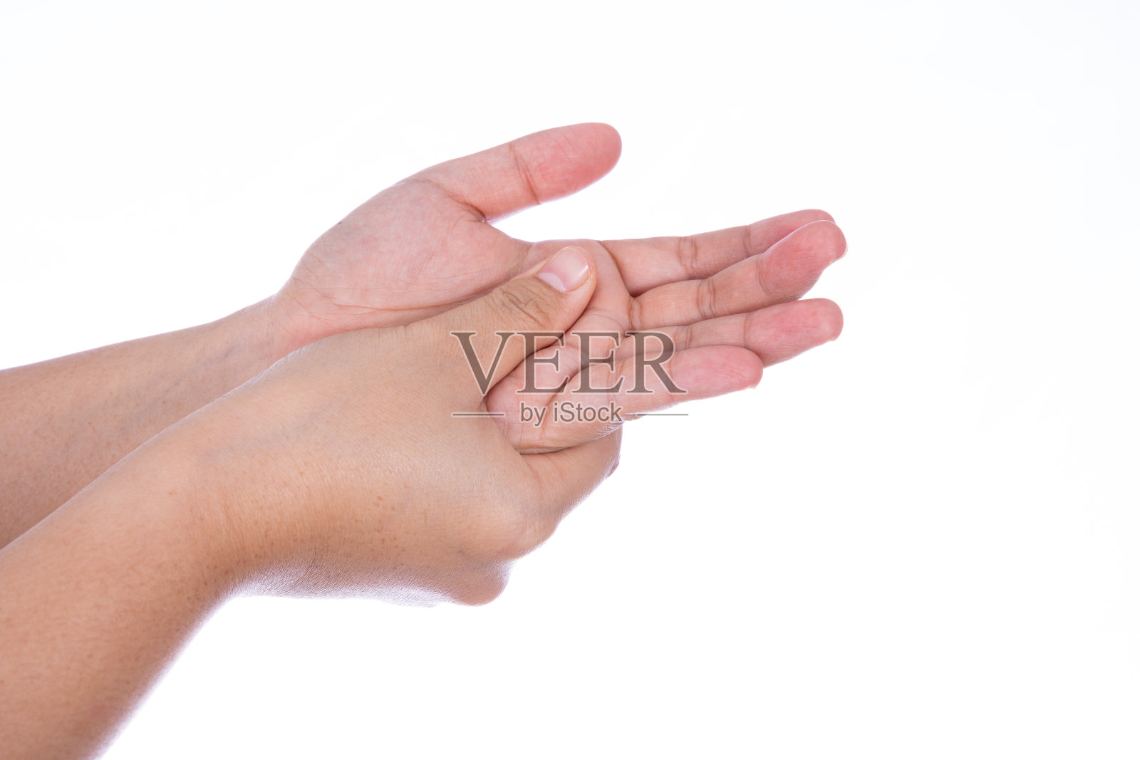 男人的手按摩她的手孤立白色的背景。医疗、保健为广告概念。照片摄影图片