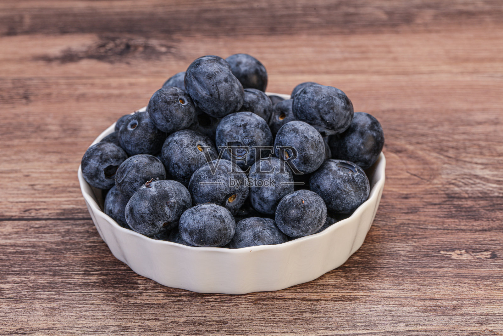 甜美新鲜多汁的蓝莓堆照片摄影图片