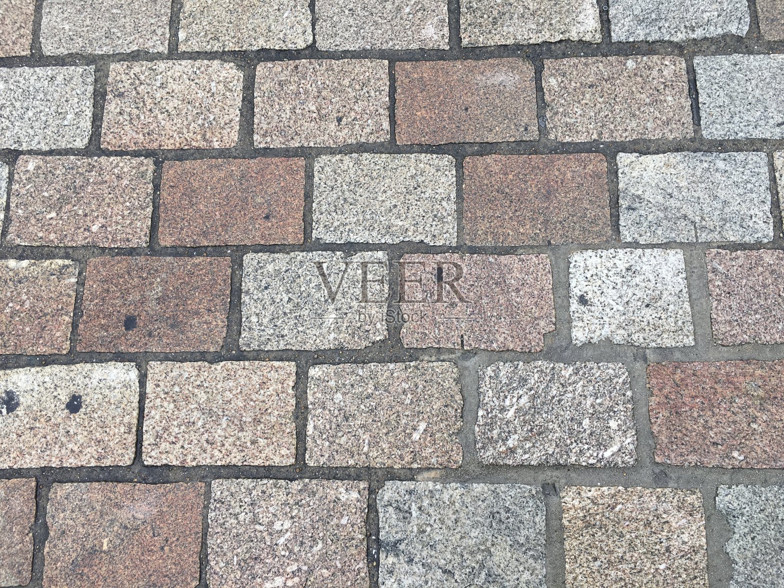 鹅卵石铺的地板，人行道在街上照片摄影图片