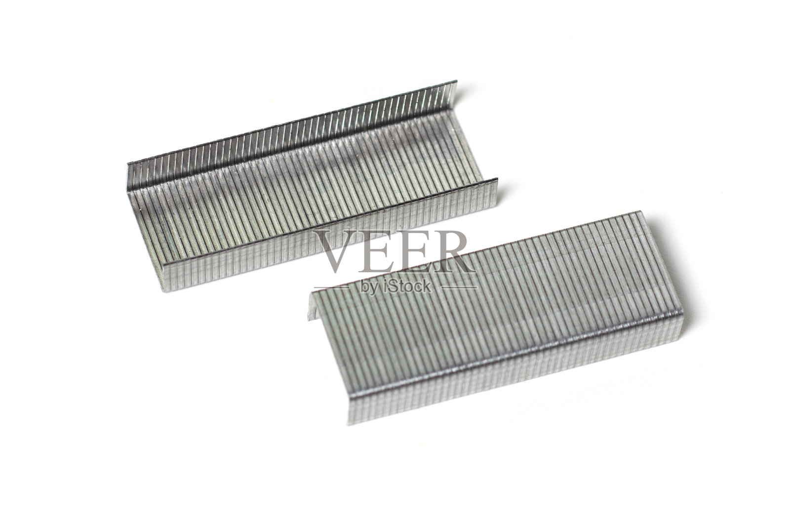 金属订书钉孤立在白色背景上照片摄影图片