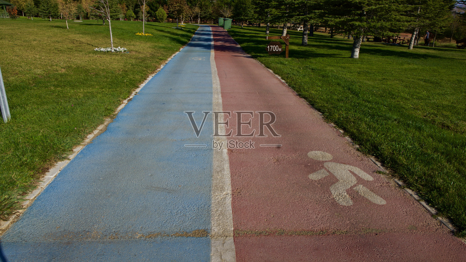 长距离的步行和自行车道。照片摄影图片