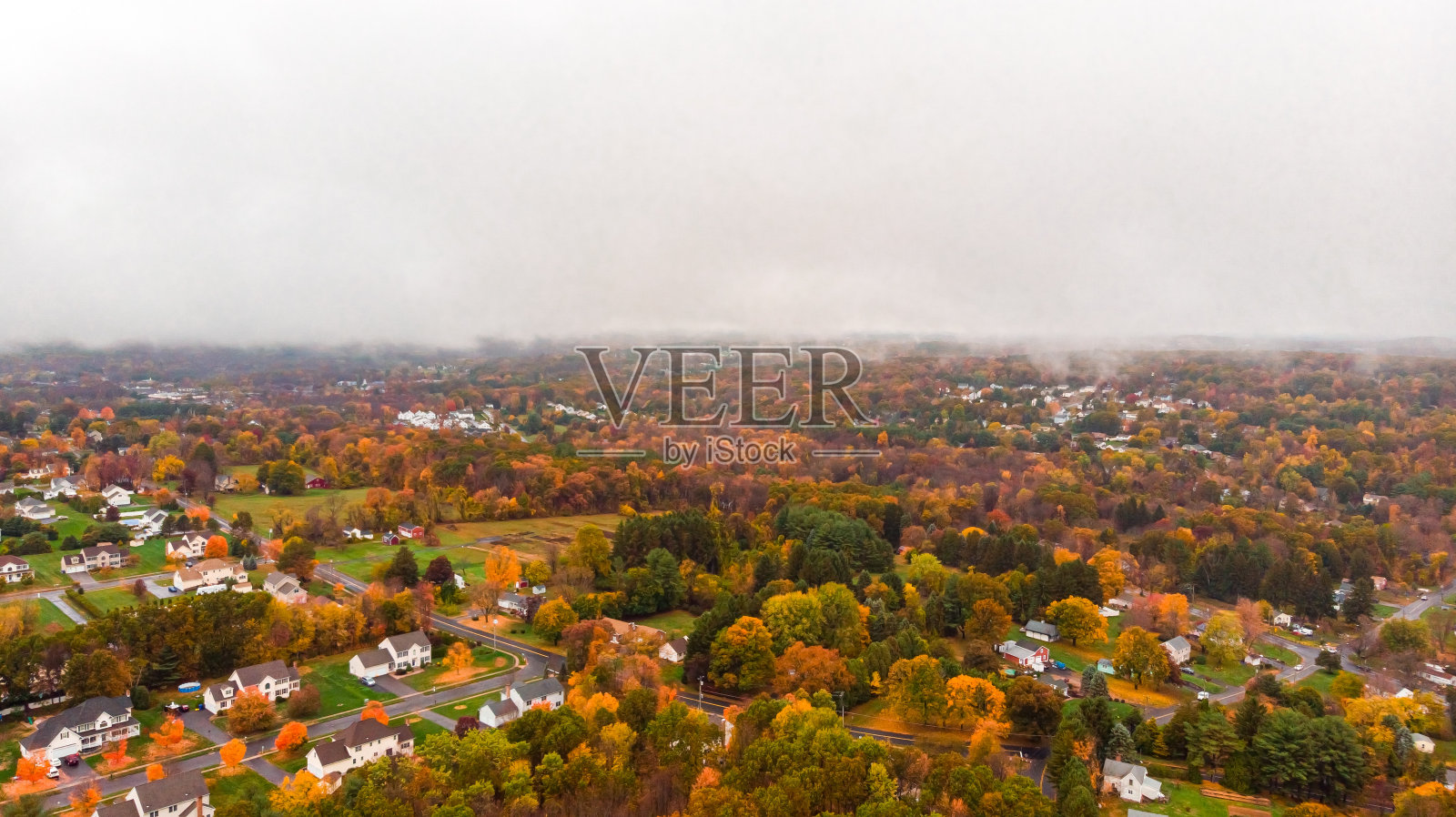 鸟瞰图秋天的颜色在曼彻斯特，康涅狄格美国照片摄影图片
