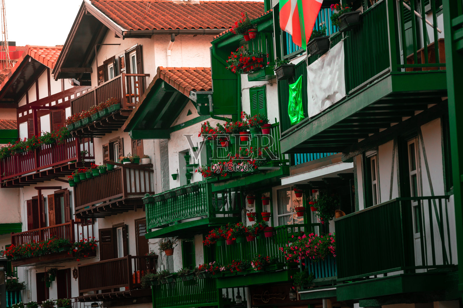 住宅楼仰天俯视照片摄影图片