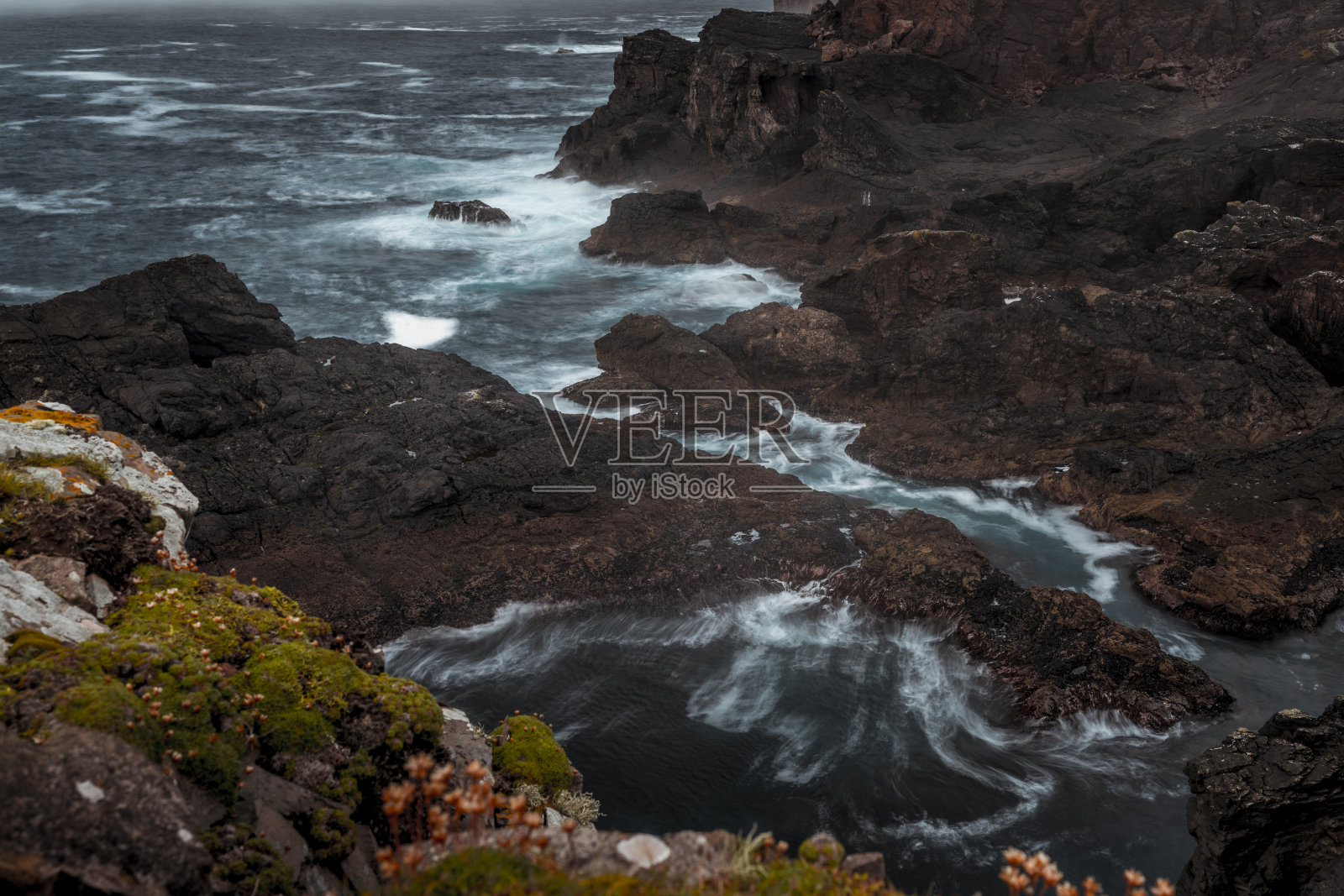 爱沙奈斯的岩石海岸照片摄影图片