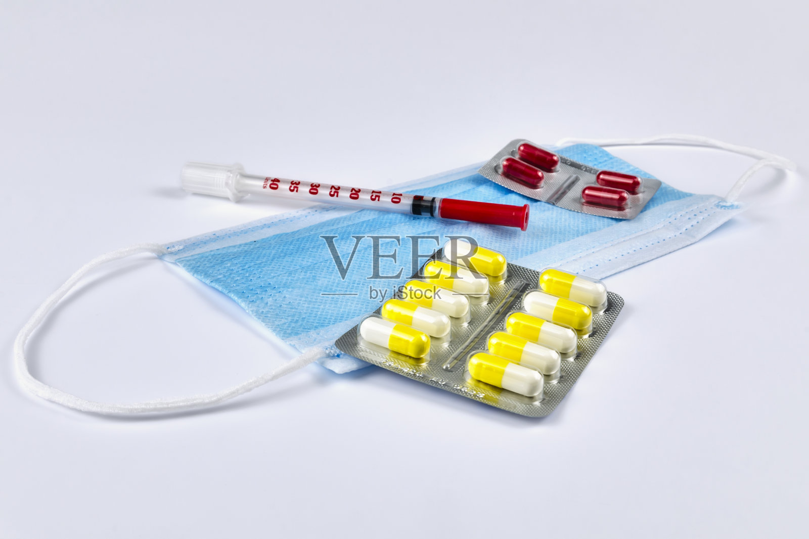 冠状病毒药物和个人防护手段照片摄影图片