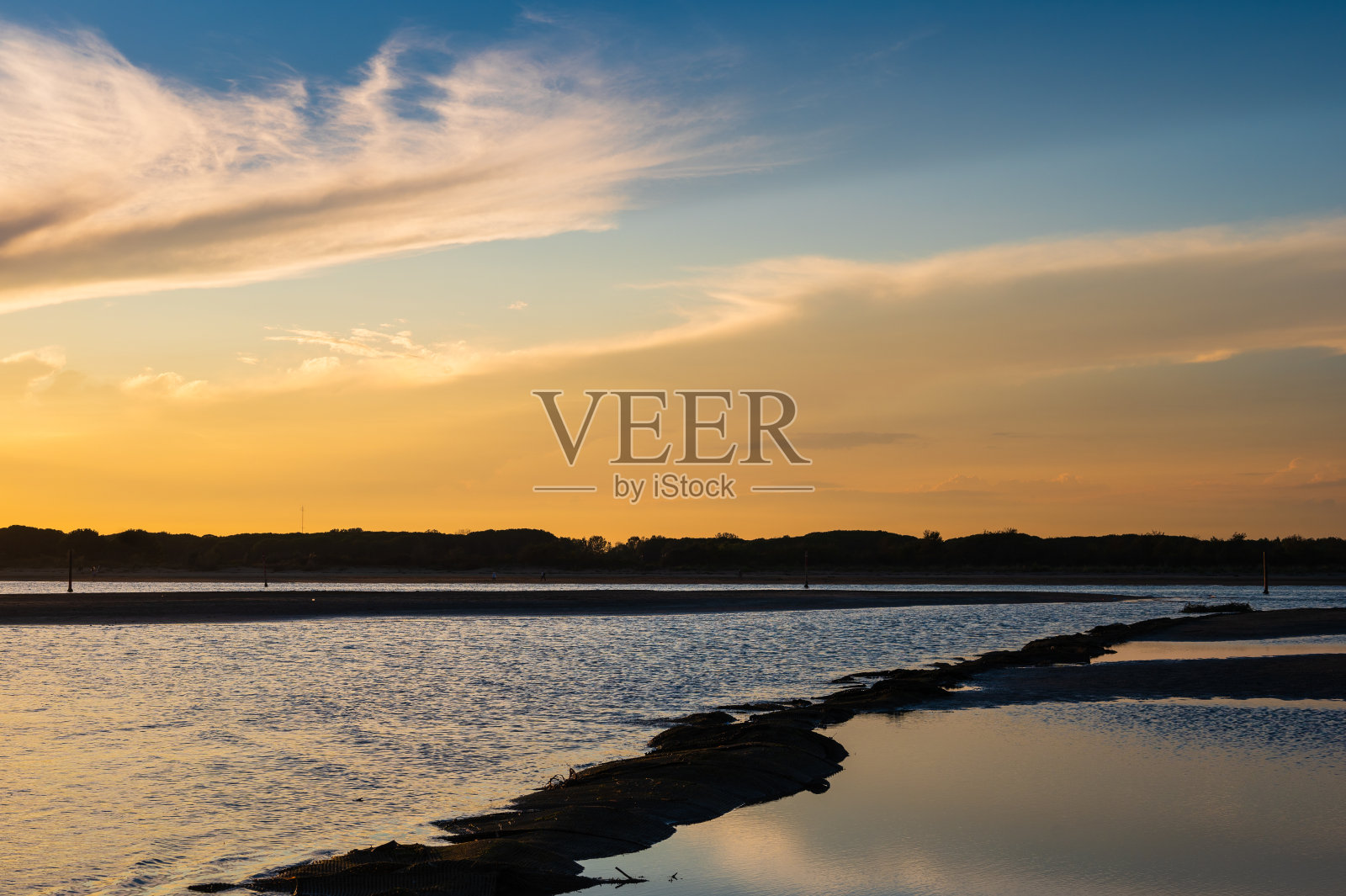 日落在亚得里亚海，比比昂，威尼斯，意大利照片摄影图片