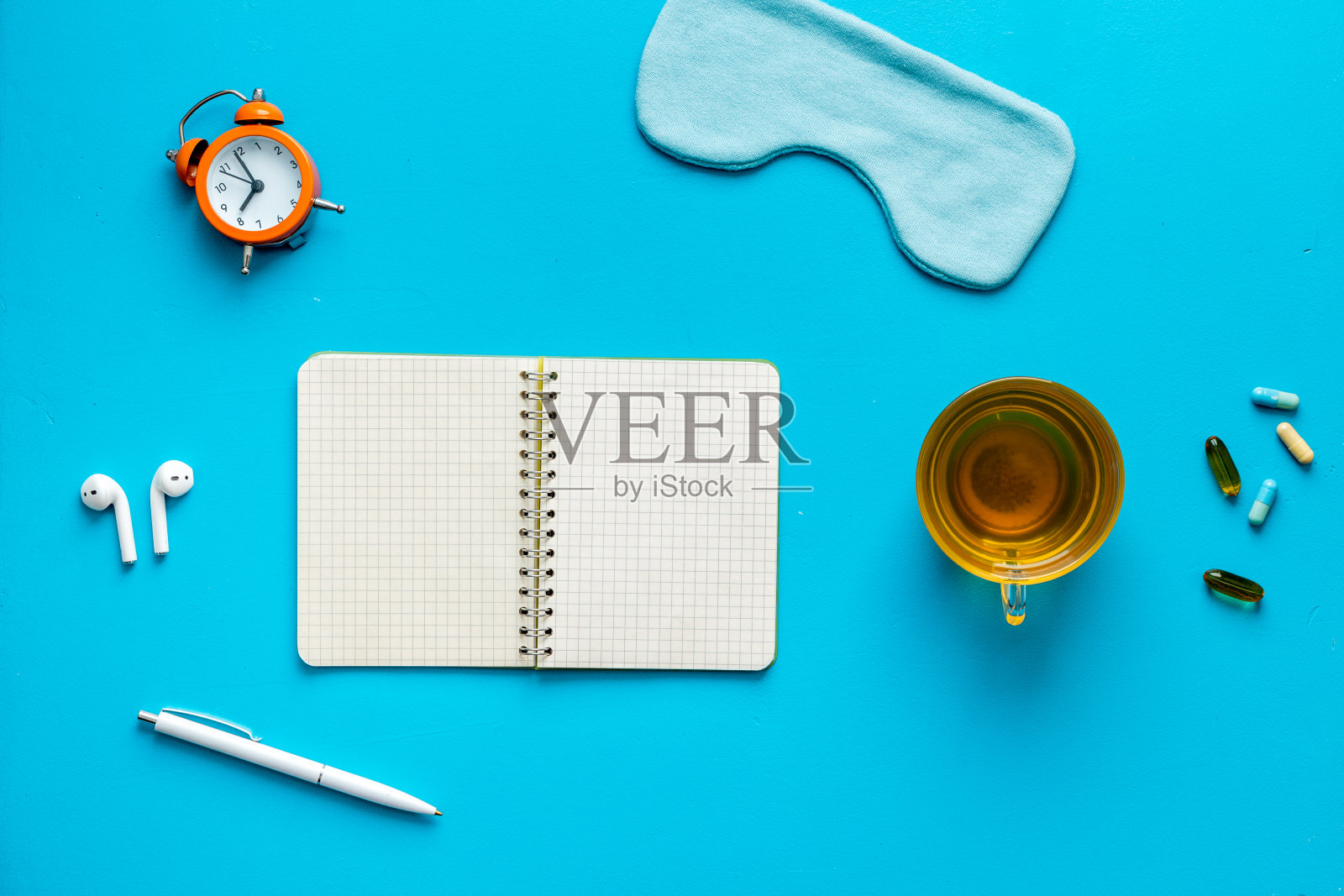 治疗抑郁症的药物与睡眠用品照片摄影图片