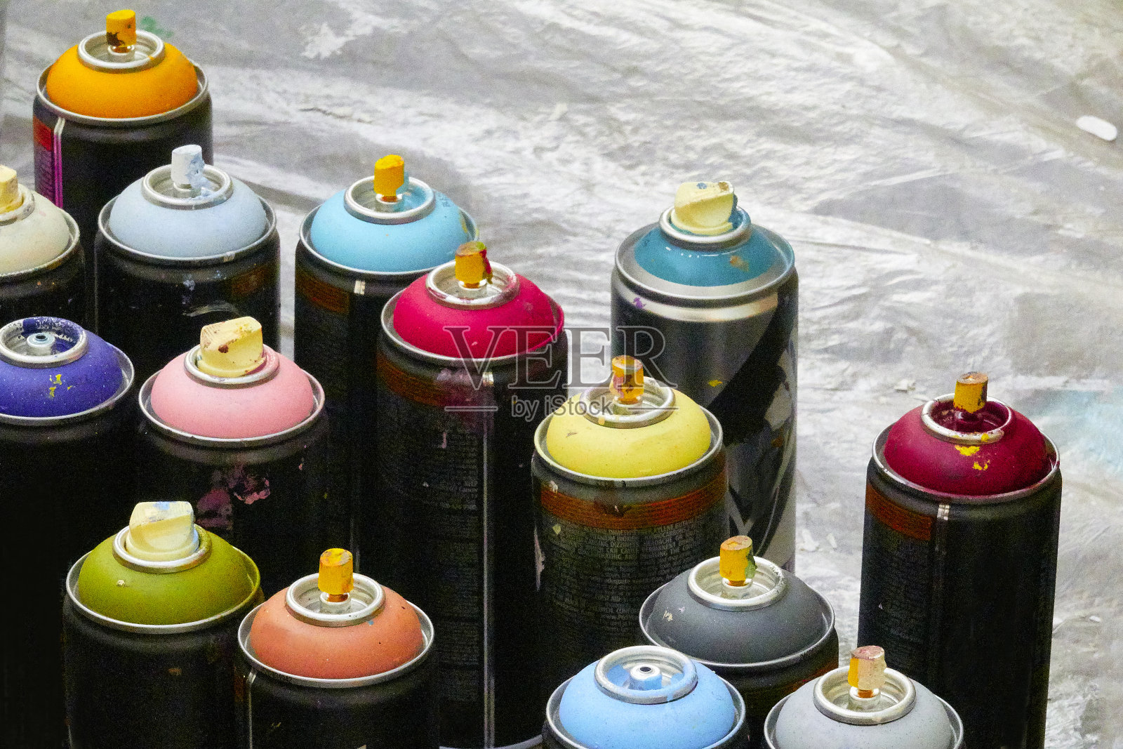 彩色喷漆罐照片摄影图片