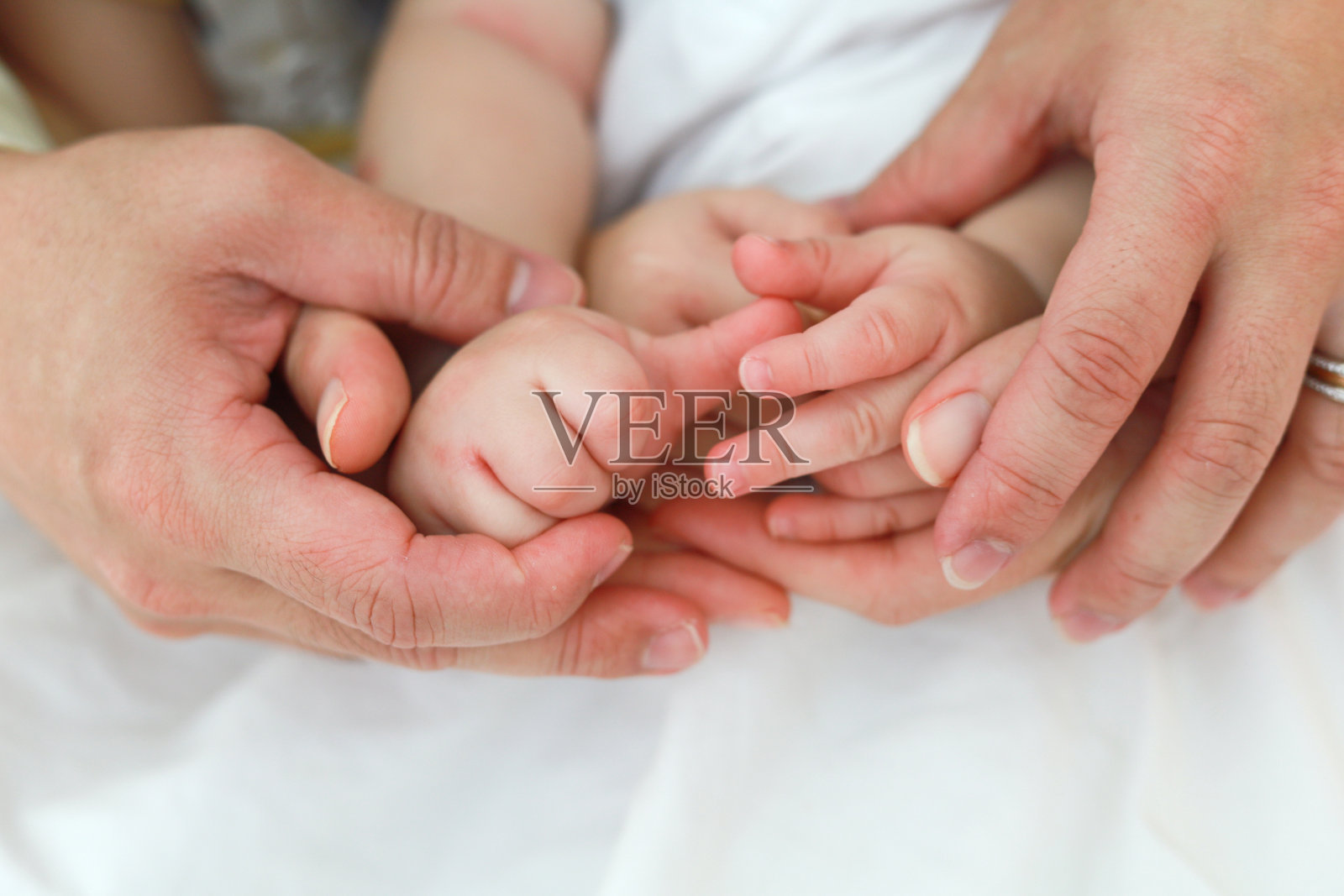 新生儿手的特写照片摄影图片