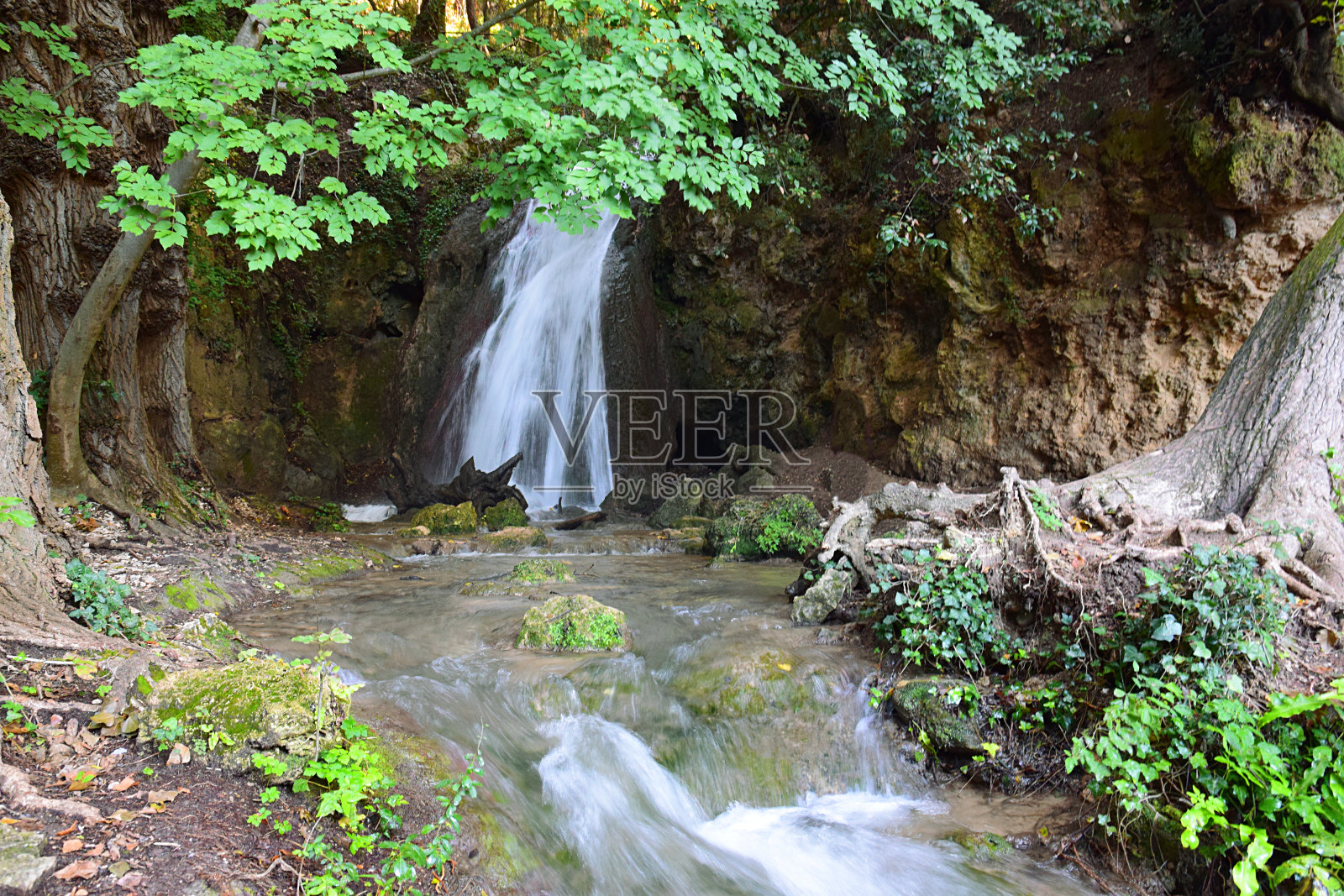 梅诺特瀑布照片摄影图片