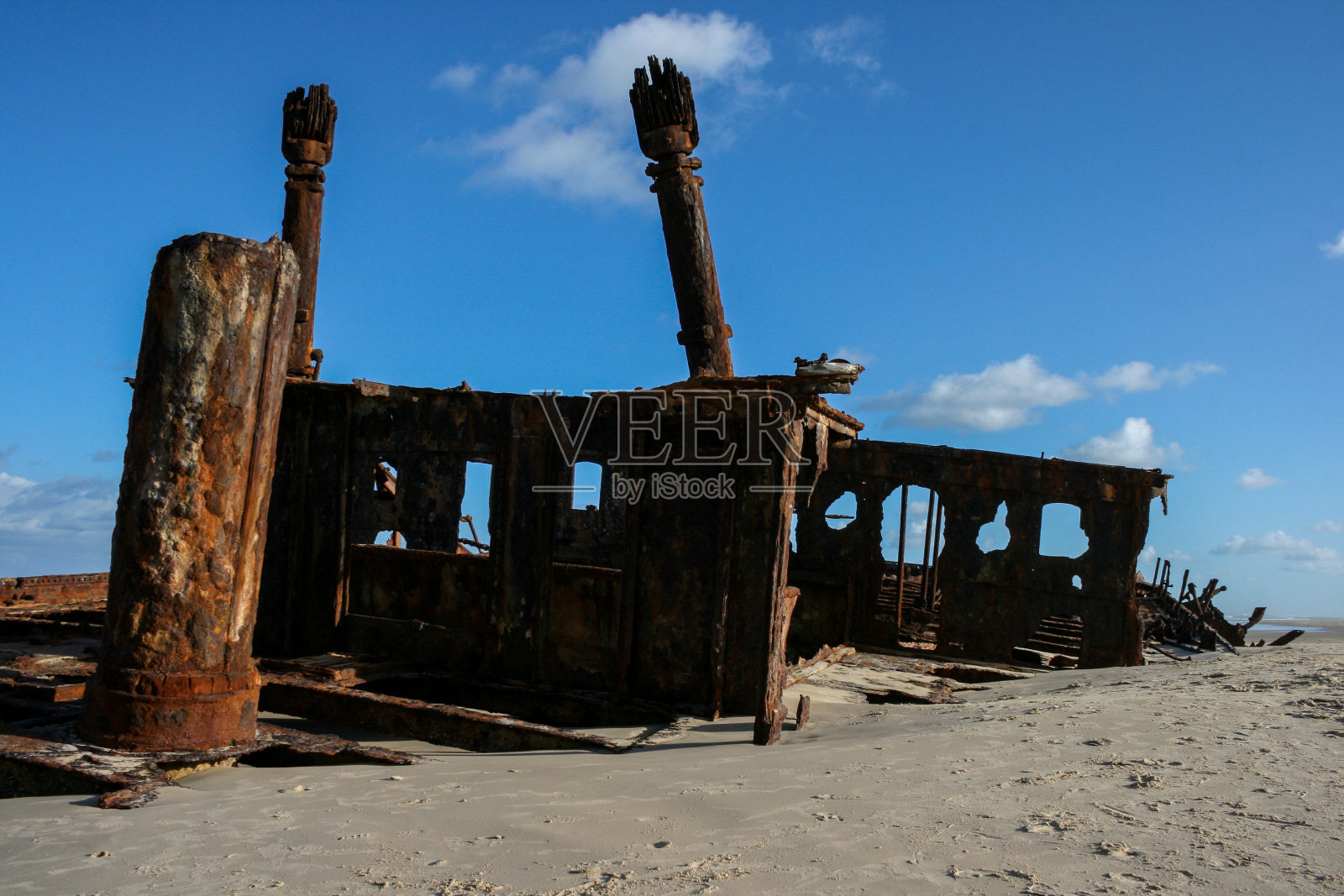 在澳大利亚昆士兰弗雷泽岛的西部海滩上发生的海难照片摄影图片
