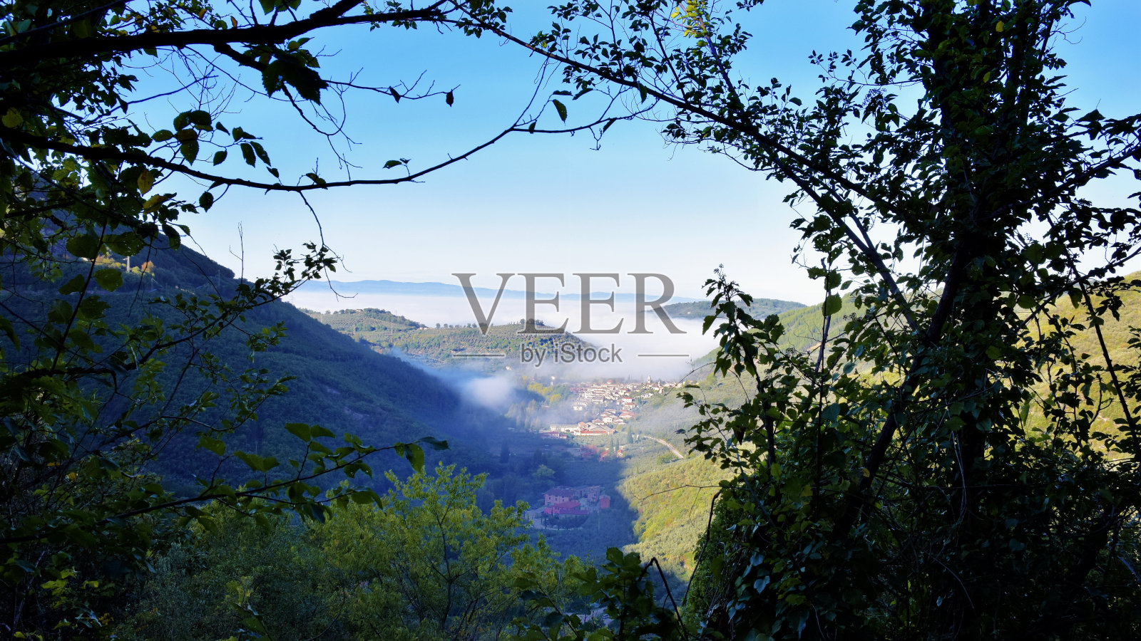 贝尔菲奥里村全景。照片摄影图片