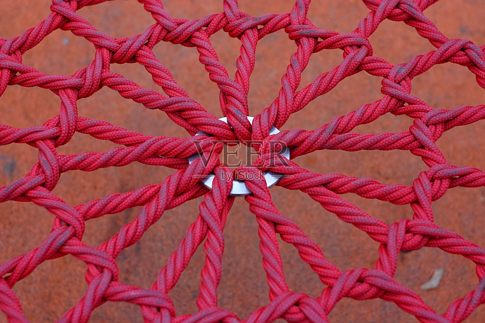 由结实的红绳子制成的编织结构照片摄影图片