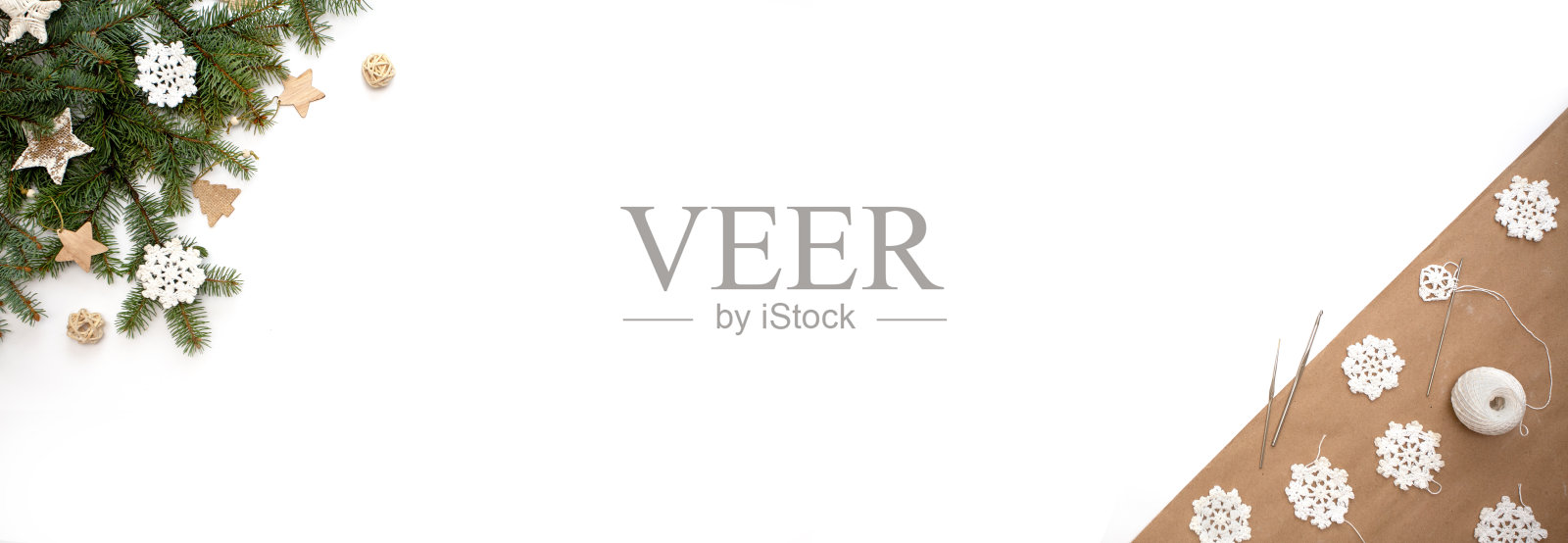 圣诞节平铺横幅用白纱编织雪花。照片摄影图片