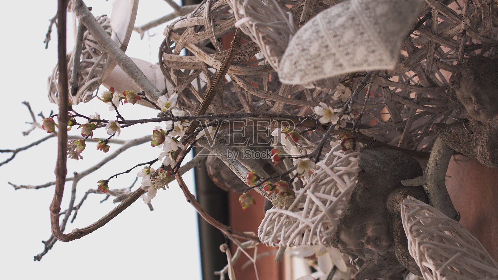 房子正面手工制作的美丽心形。节日的概念已经到位，情人节，情人节或工作日。法国斯特拉斯堡照片摄影图片