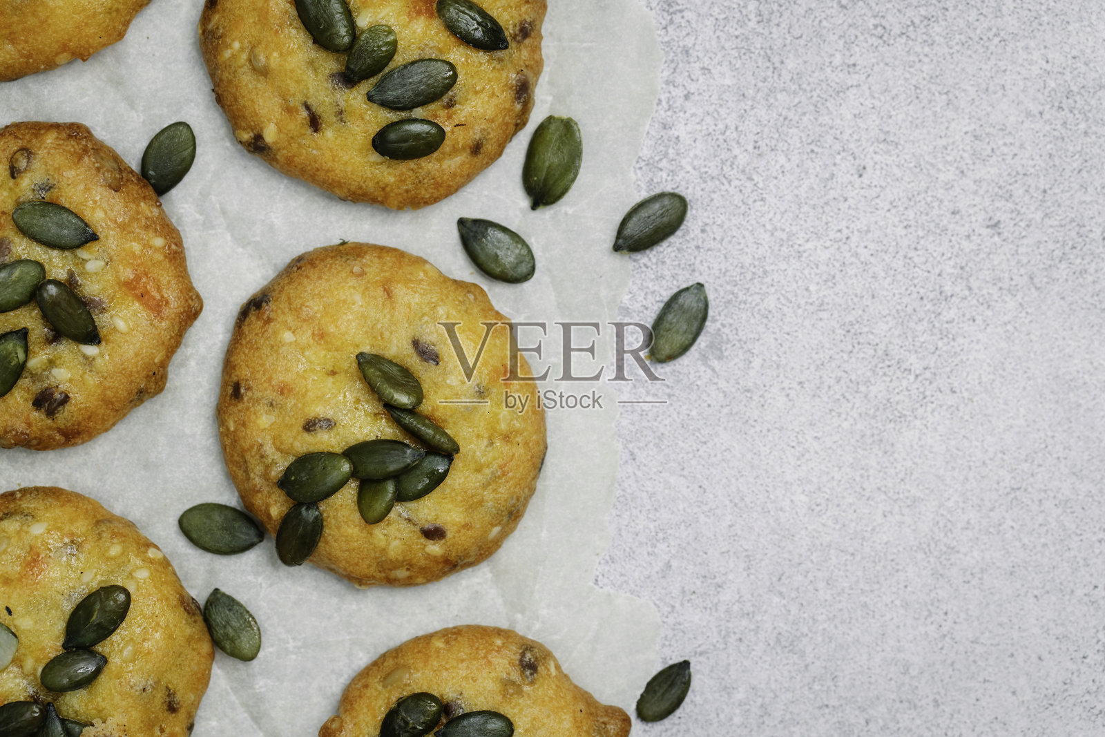 健康的自制南瓜子饼干。照片摄影图片