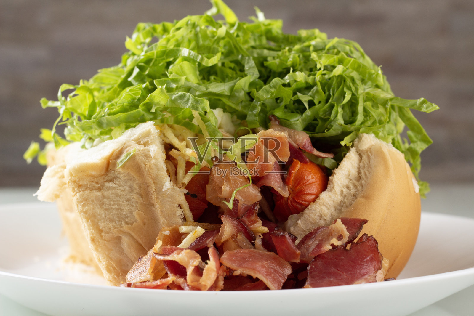 热狗培根沙拉照片摄影图片