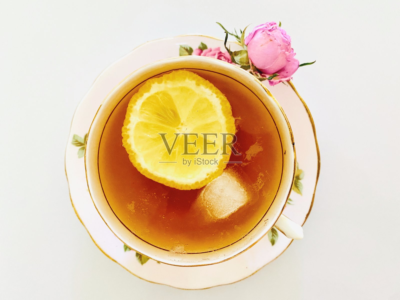 冰英国早餐茶在一个茶杯照片摄影图片