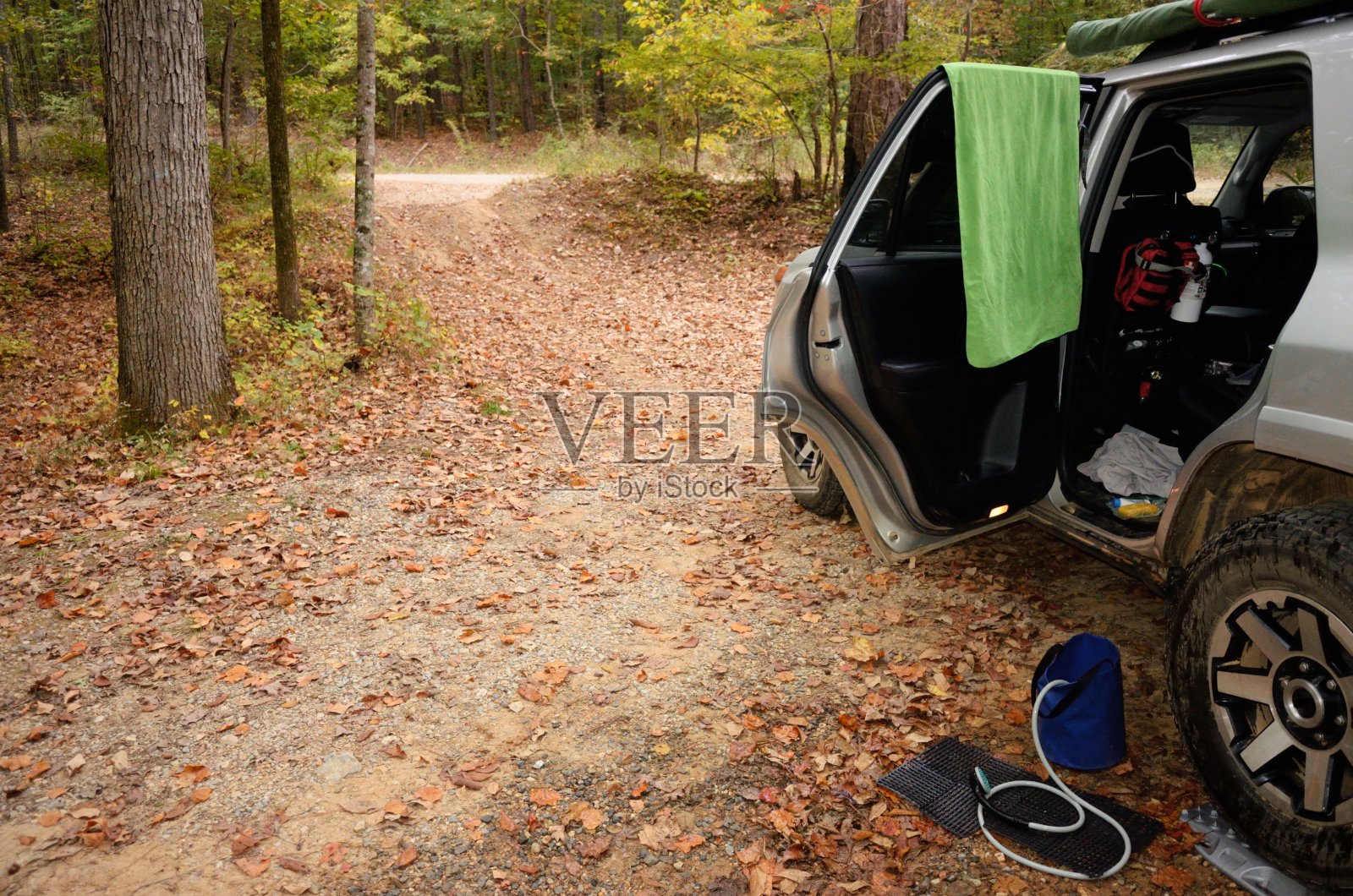 下车露营淋浴装置照片摄影图片