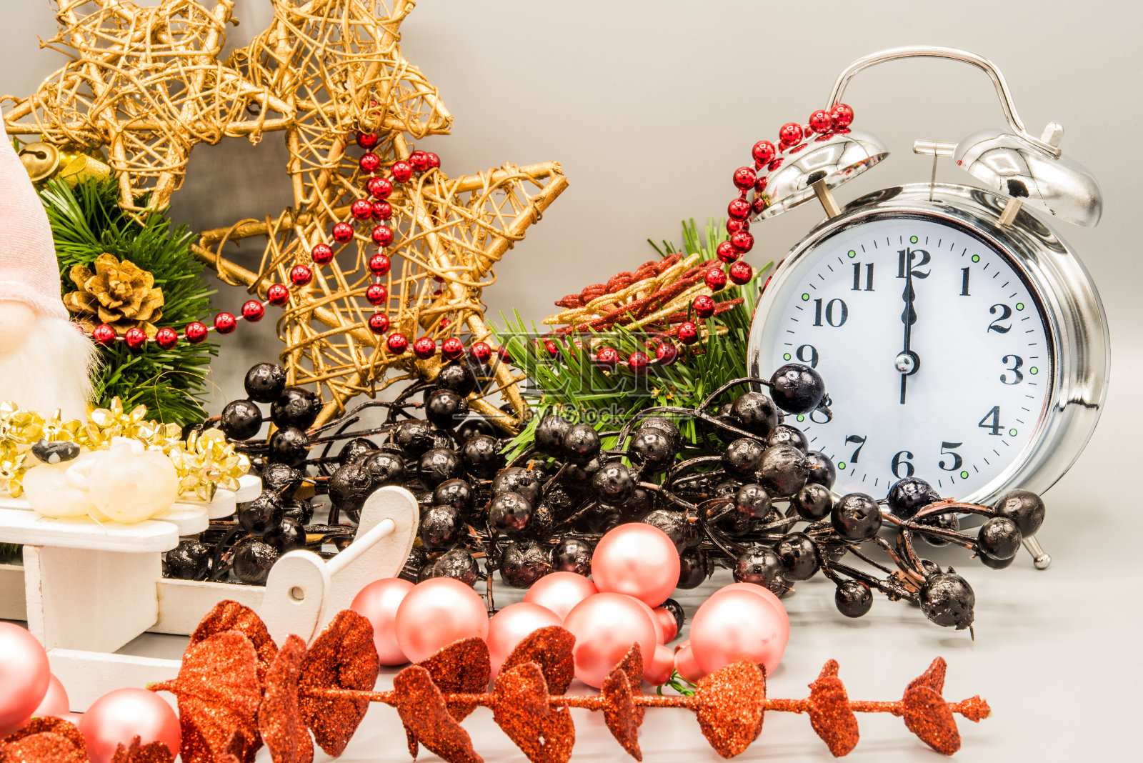 彩色圣诞作文在白色的背景照片摄影图片