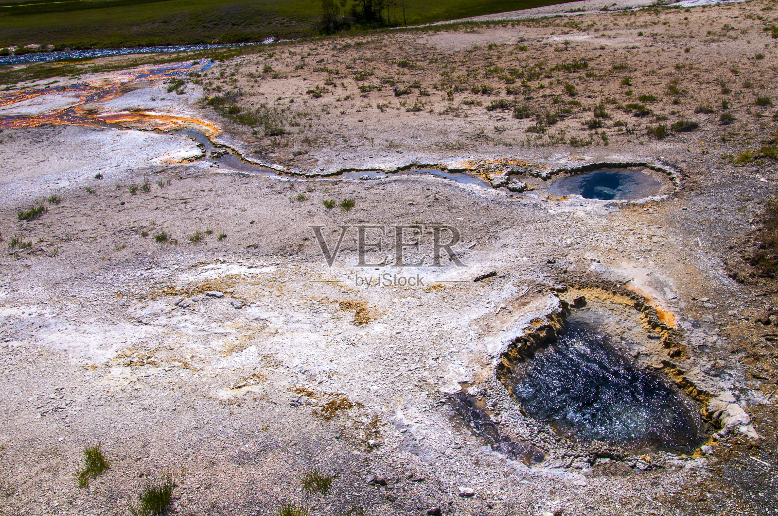 黄石国家公园位于美国怀俄明州，尽管它也延伸到蒙大拿州和爱达荷州。照片摄影图片